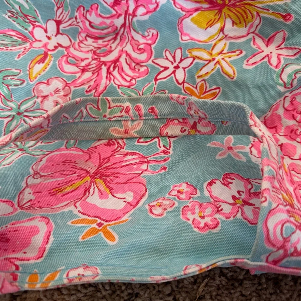Lilly Pulitzer | The Beach Is Calling Blue Printed Tote Bag - Picture 4 of 5